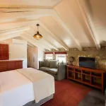 North Point 4* Antipata