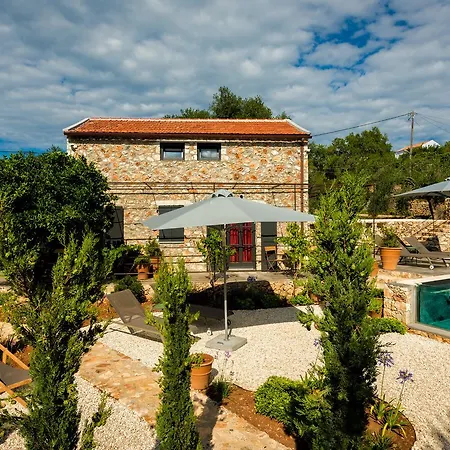 North Point Bed & Breakfast Antipata (Erisos)