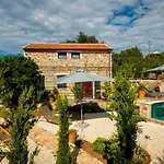 North Point Oda ve Kahvaltı Antipata (Erisos)