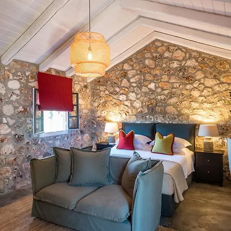 North Point 4* Antipata (Erisos)
