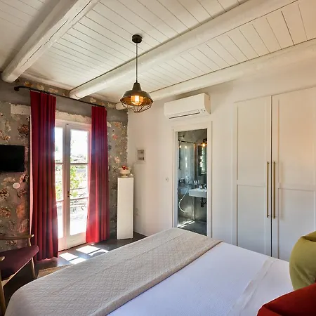 North Point Couette-café 2*