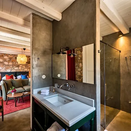 North Point Bed & Breakfast 4*