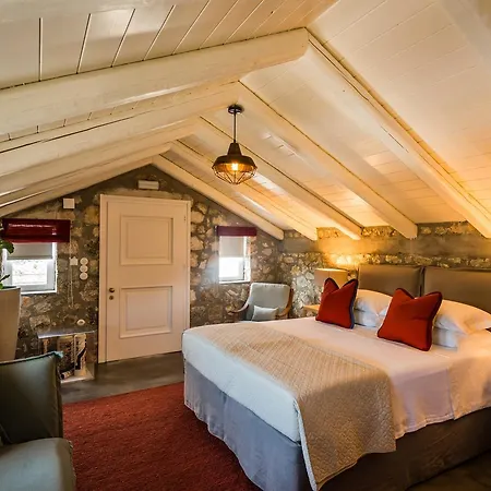 North Point Bed & Breakfast 4*