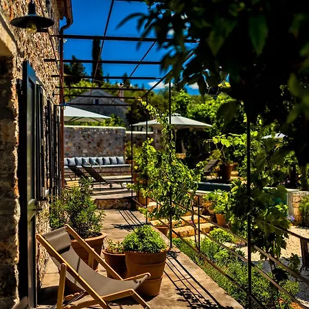 North Point Bed & Breakfast Antipata (Erisos)