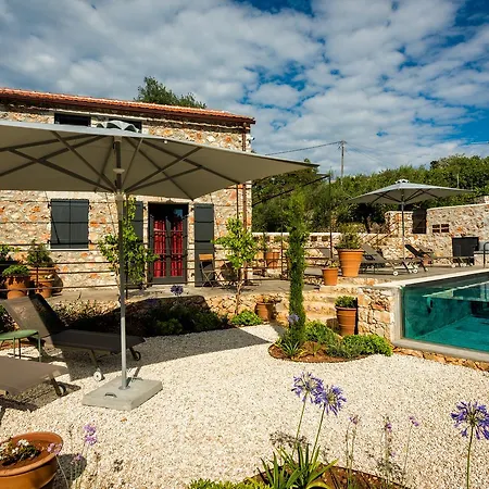 North Point Couette-café