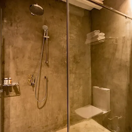 North Point Couette-café 4*