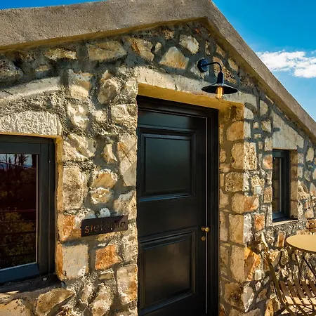 North Point Couette-café 4*